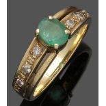 Damensmaragdring A Lady's emerald ring 750er GG, gestemp. 1 Smaragd im ovalen Schliff von ca. 0,5
