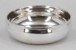 Schale / Bowl 800er Silber. Punzen: Herst.-Marke, 800. H. 4,8 cm. D. 14,5 cm. Gew.: 246 g.