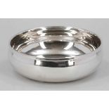 Schale / Bowl 800er Silber. Punzen: Herst.-Marke, 800. H. 4,8 cm. D. 14,5 cm. Gew.: 246 g.