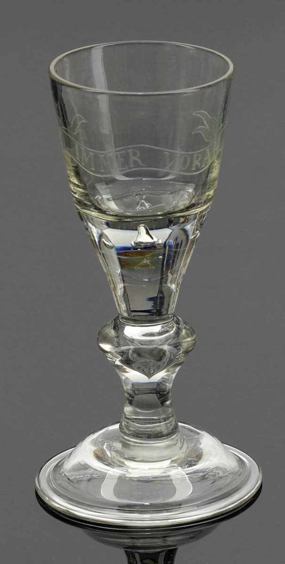 Kelchglas mit Devise Lauenstein, 2. Hälfte 18. Jahrhundert. - Immer voran - Farbloses Glas.
