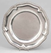 Teller im Barock Stil / Plate 19. Jh. 750er Silber. Punzen: Herst.-Marke, 12. D. 33 cm. Gew.: 1220