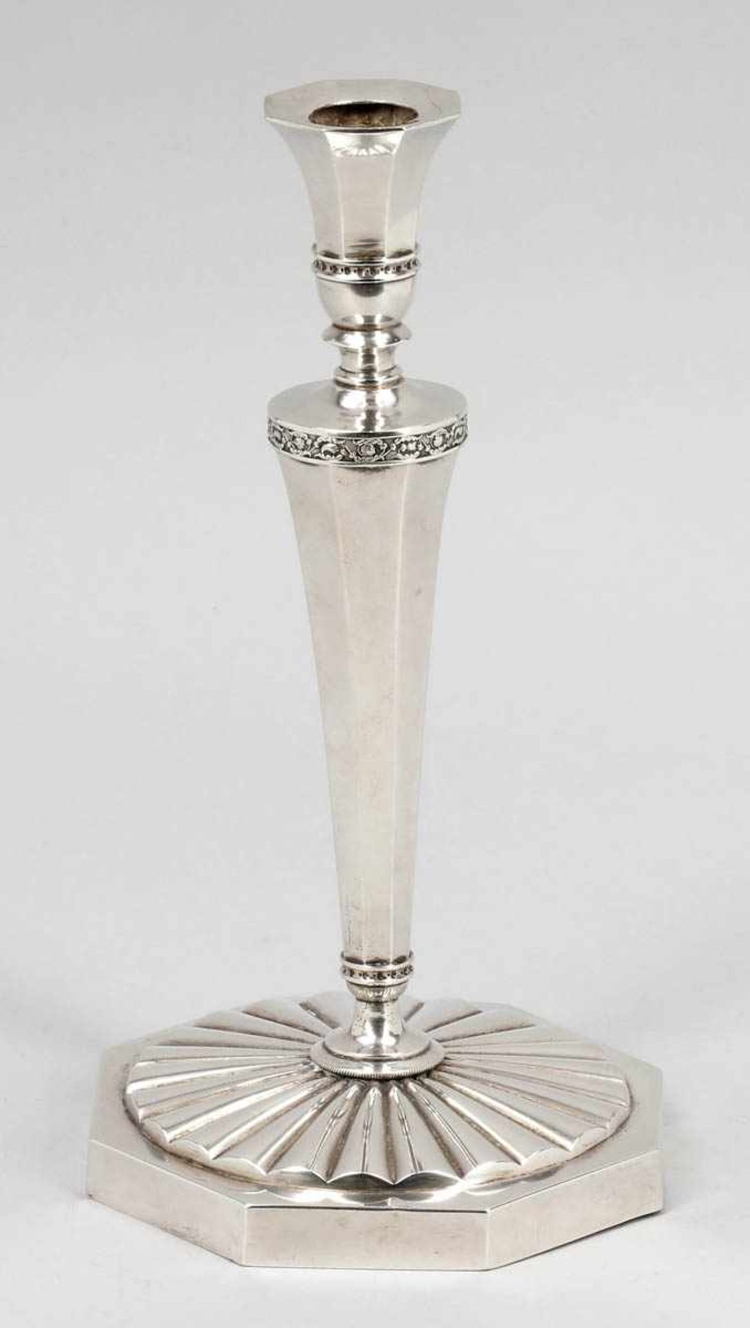 Klassizismus-Tafelleuchter / Candelstick Johann Phillipp Heckenauer/Augsburg, um 1770/80. Silber.