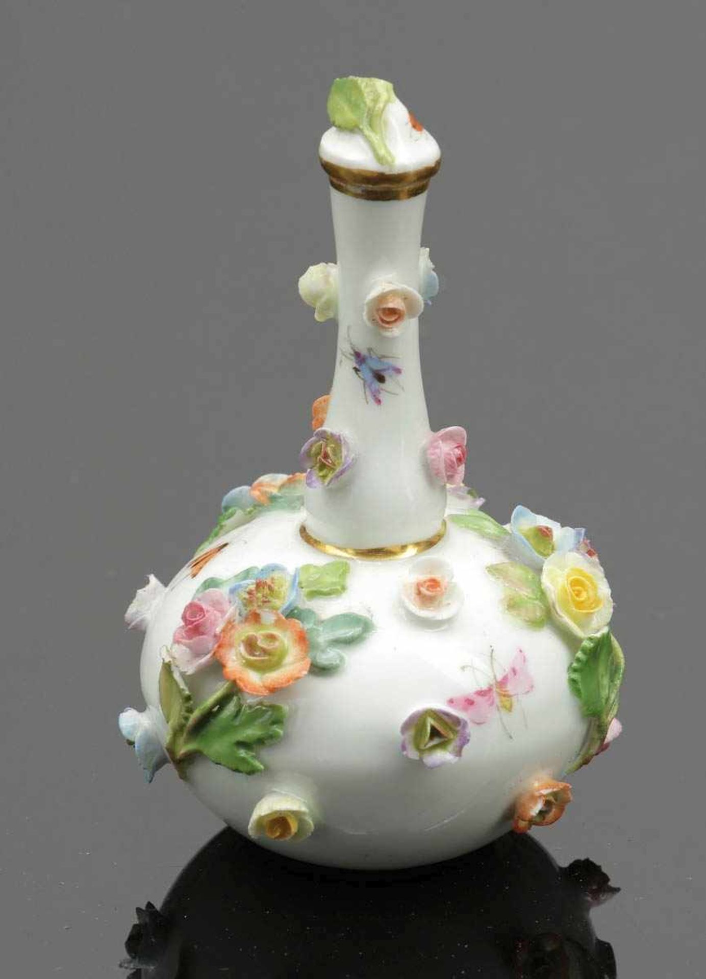 Flakon mit plastischen Blüten und Insektenmalerei Königliche Porzellan Manufaktur, Meissen um