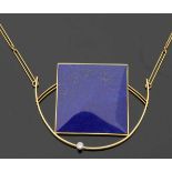 Lapislazuli-Collier A lapis lazuli necklace Hannover, 1960er Jahre. Handarbeit. 585er GG, gestemp. 1