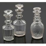 3 unterschiedliche Karaffen Um 1880. Farbloses Glas, facettiert. Ausgeschliffener Abriss. H. 18,5 cm