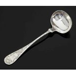 Kleine Kelle / Ladle 800er Silber. Punzen: Herst.-Marke, 800, Halbmond/Krone. L. 17 cm. Gew.: 52 g.