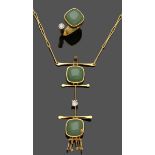 Schmuckset mit russicher Jade A set of jadeite jewelry: ring and necklace Hannover, 1960er Jahre.