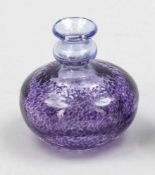 Vase Bertil Vallien für Kosta Boda, Schweden. Farbloses Glas mit violetten und blauen Pulverauf-