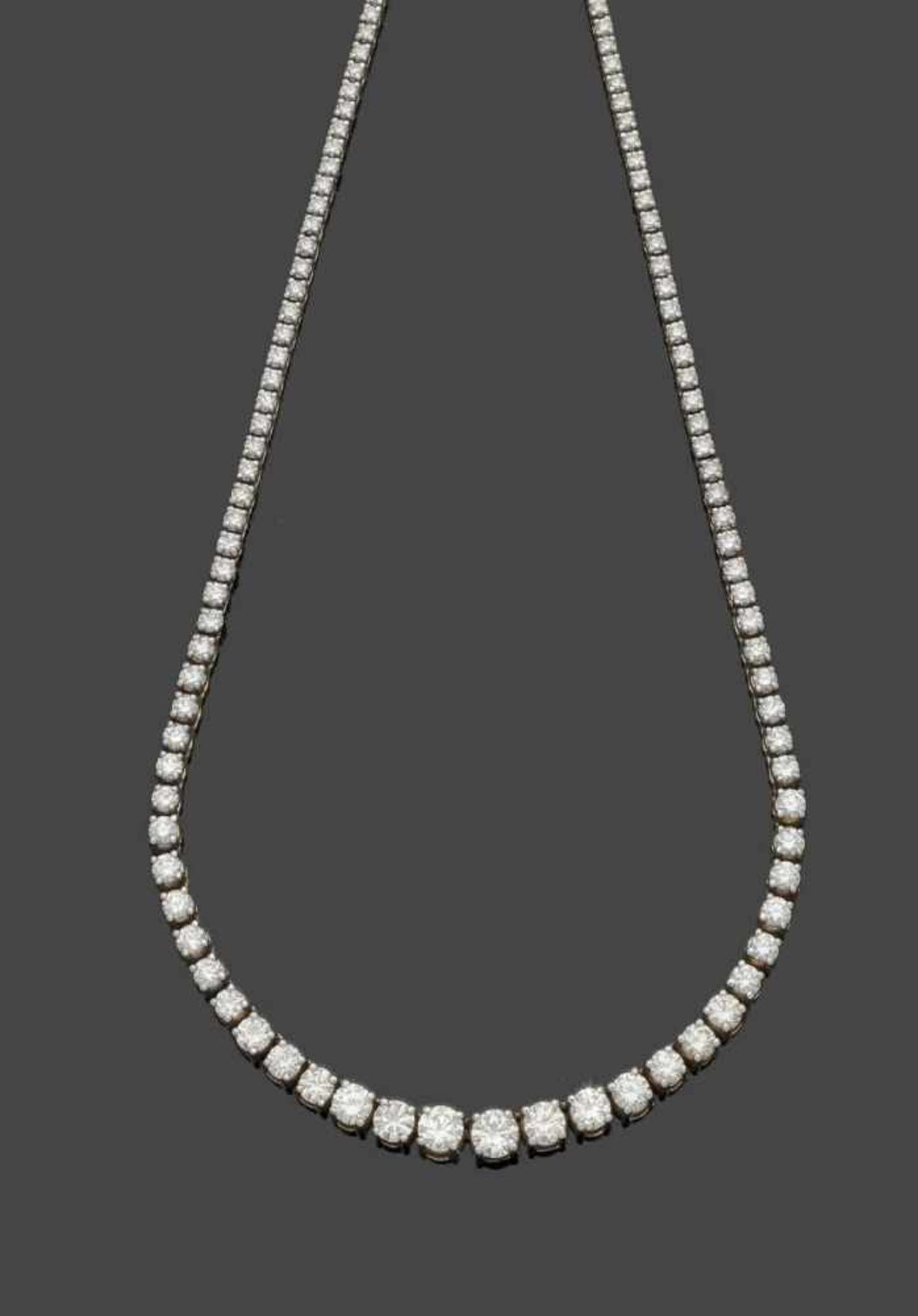 Brillantcollier im Verlauf 585er GG, gestemp. Punze: 12.39. 129 Brillanten zus. 12,39 ct. L. 40 - Bild 5 aus 6