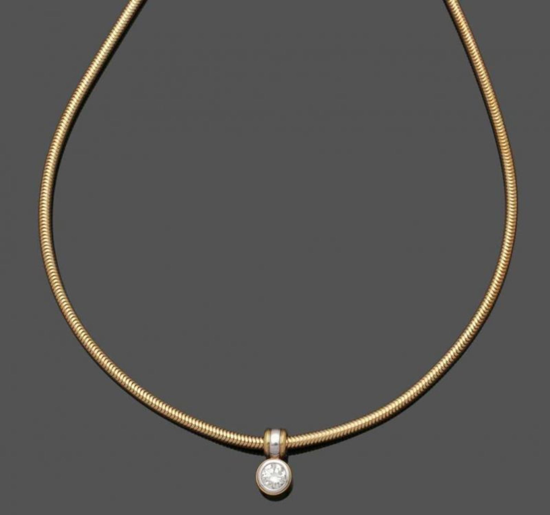 Zeitloses Goldcollier mit einem Brillantsolitär von 1 ct. A golden necklace with a 1ct. brilliant- - Bild 3 aus 4