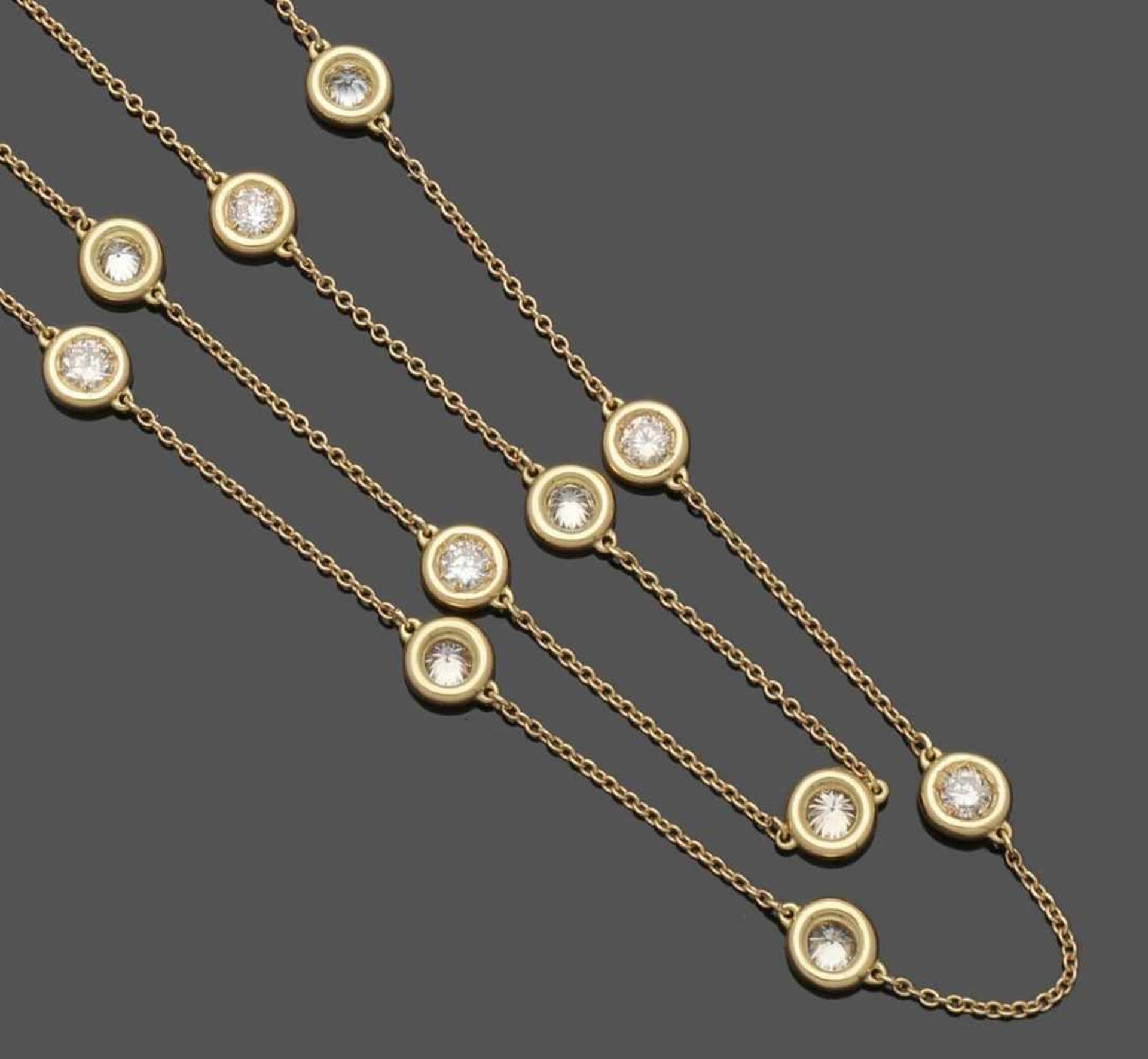 Langes Brillantcollier A long diamond necklace 750er GG, gestemp. 27 Brillanten zus. ca. 5,2 ct.