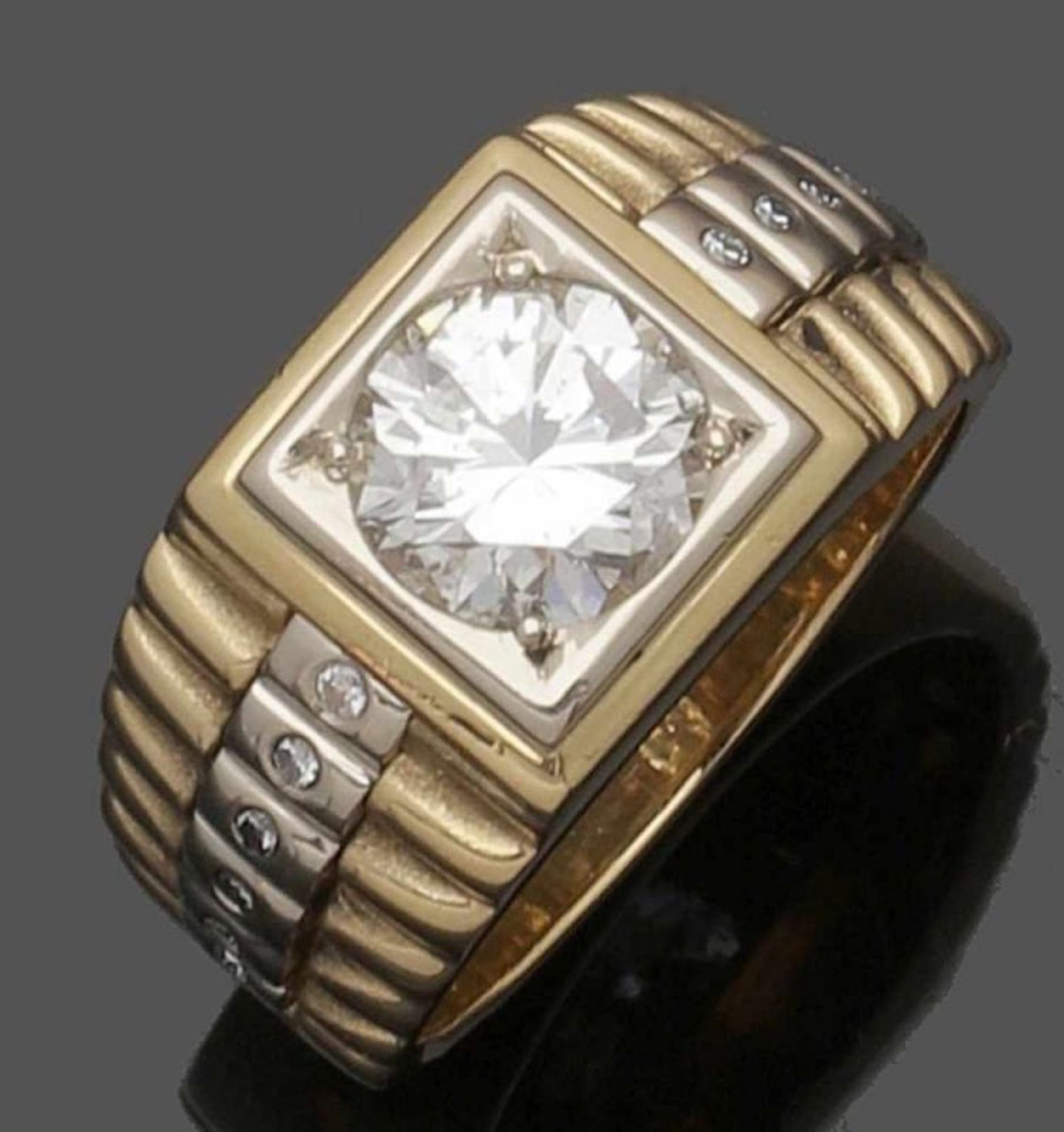Massiver Ring mit einem Brillanten von 2,3 ct. A Lady's or Gentleman's diamond ring 750er GG, - Bild 2 aus 2