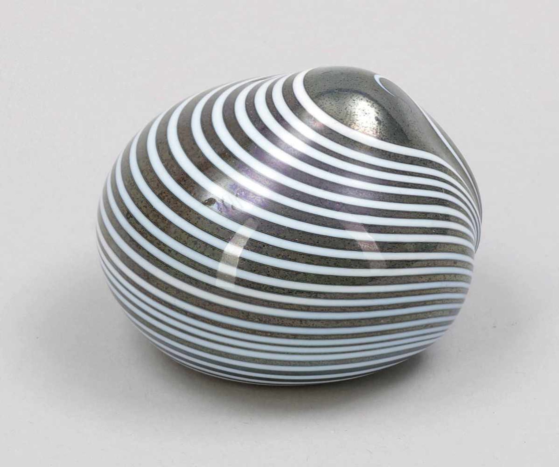 Paperweight Bertil Vallien für Kosta Boda, Schweden. Farbloses Glas mit Metalloxyden überfangen.