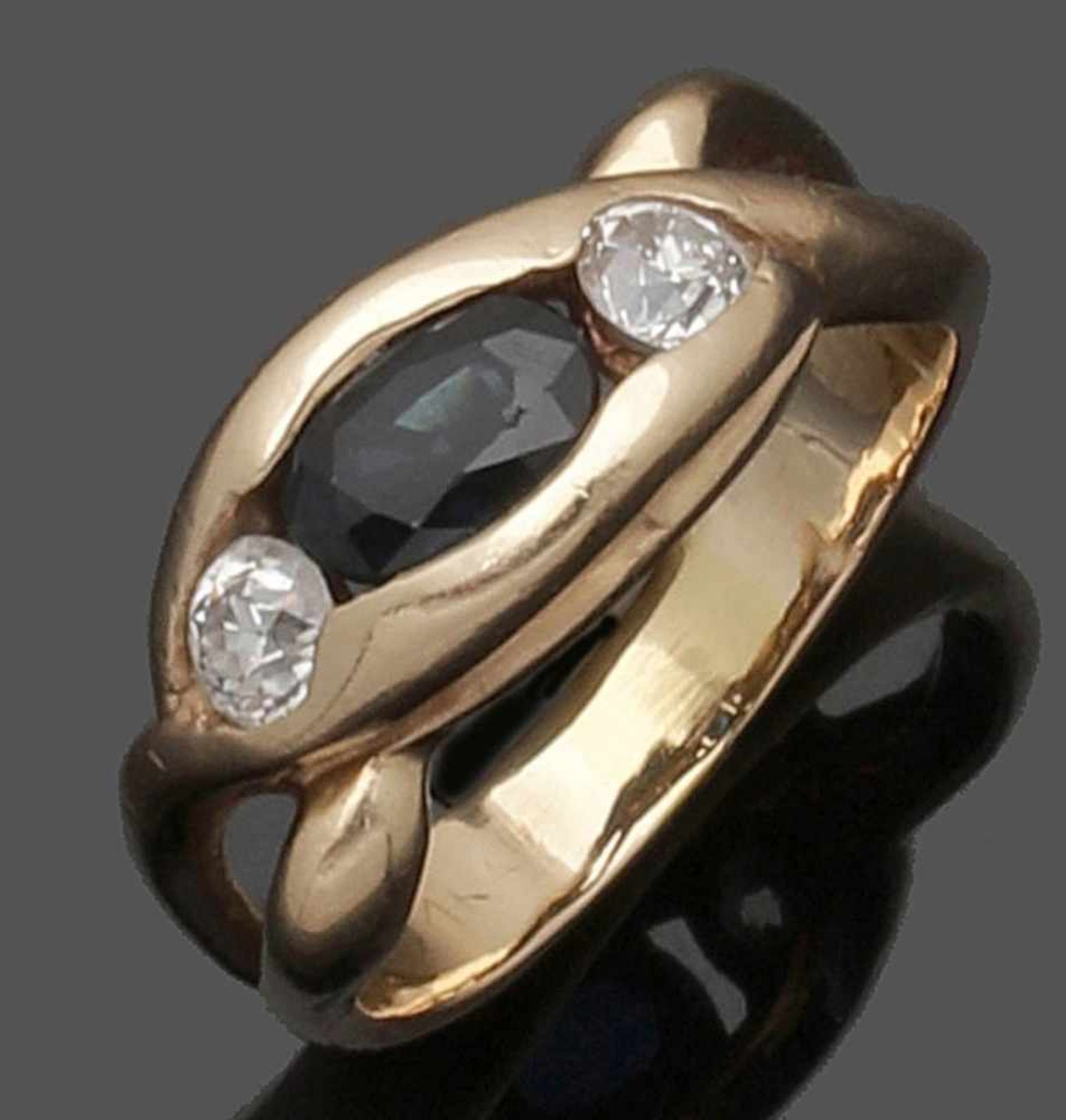 Damenring mit Saphir und Diamanten A Lady's sapphire and diamond ring 585er GG, gestemp. 1 Saphir im