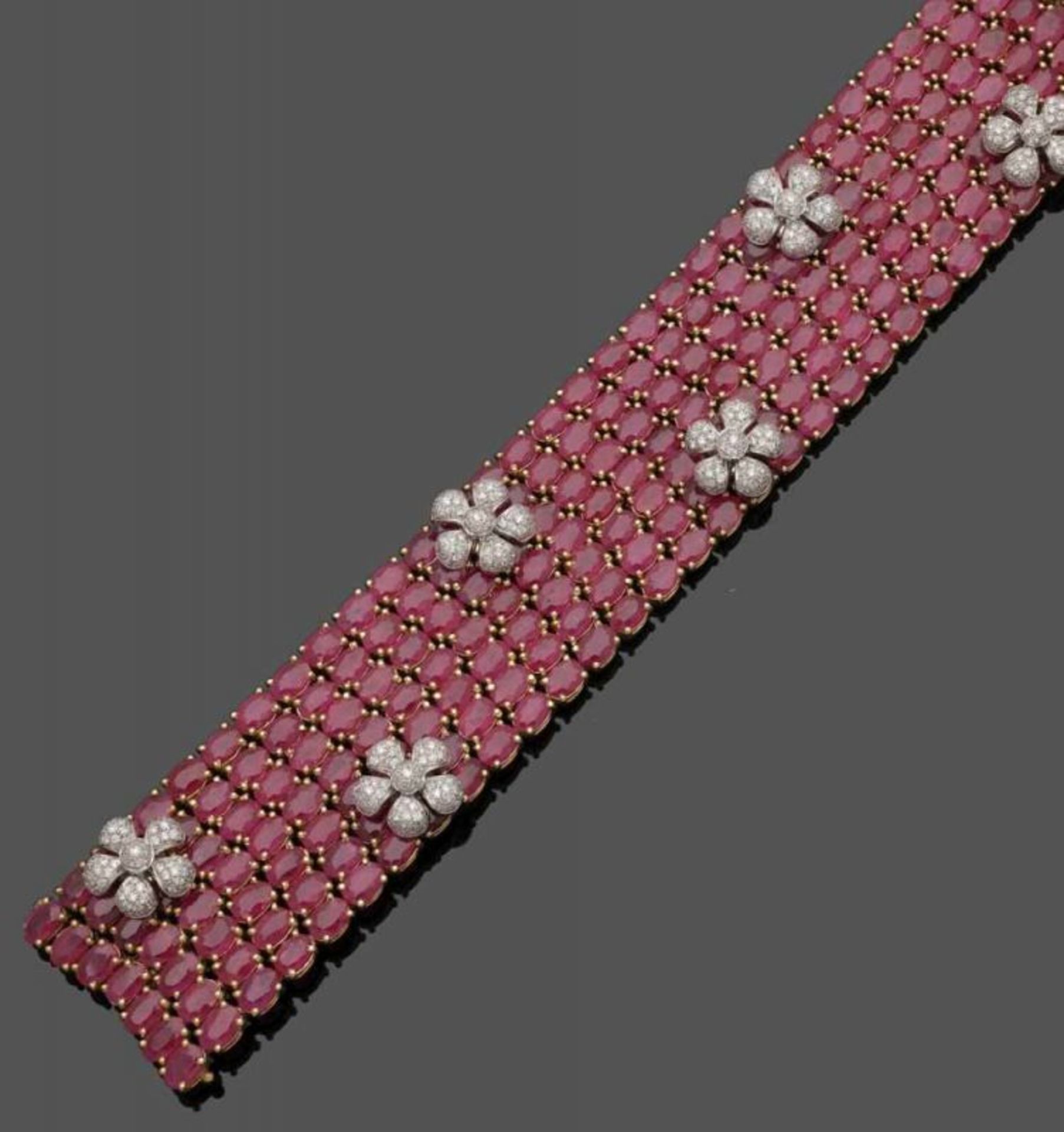 Dekoratives Rubin- und Brillantarmband A fancy ruby and diamond bracelet 375er GG, gestemp. 211 - Bild 3 aus 4