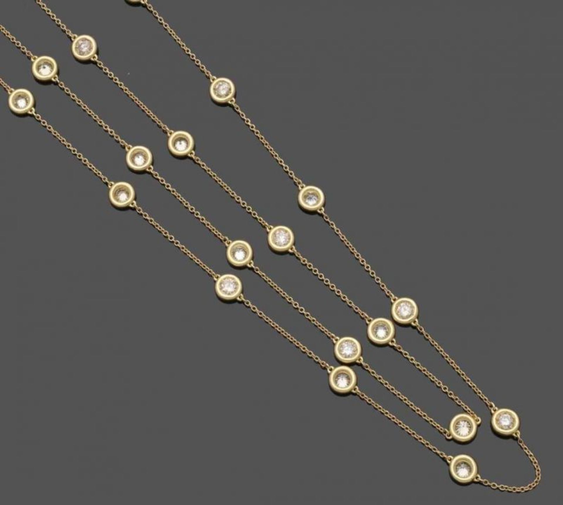 Langes Brillantcollier A long diamond necklace 750er GG, gestemp. 27 Brillanten zus. ca. 5,2 ct. - Bild 3 aus 4
