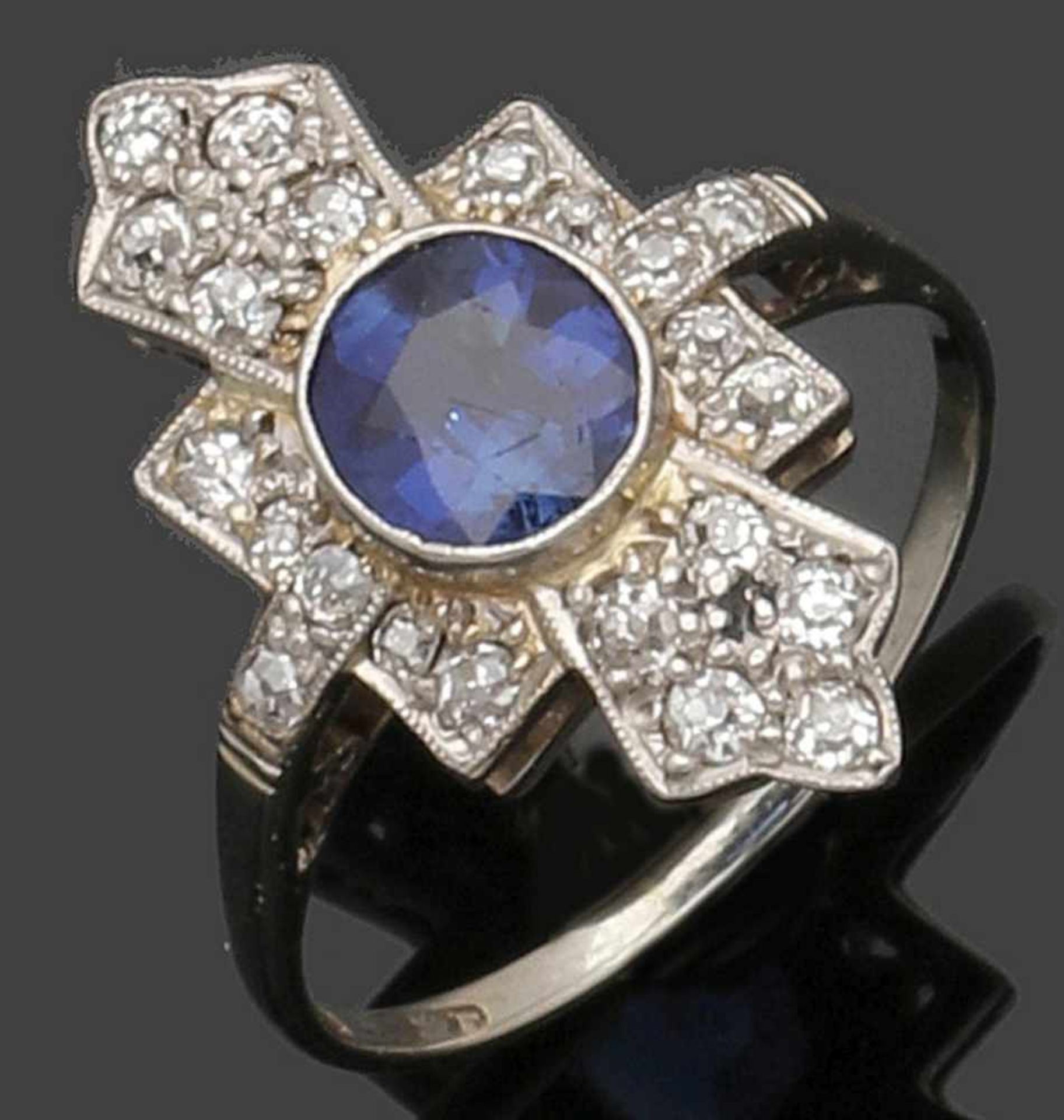 Antiker Saphirring mit Diamanten An antique Lady's sapphire ring 750er WG, gestemp. Punze: 18ct (