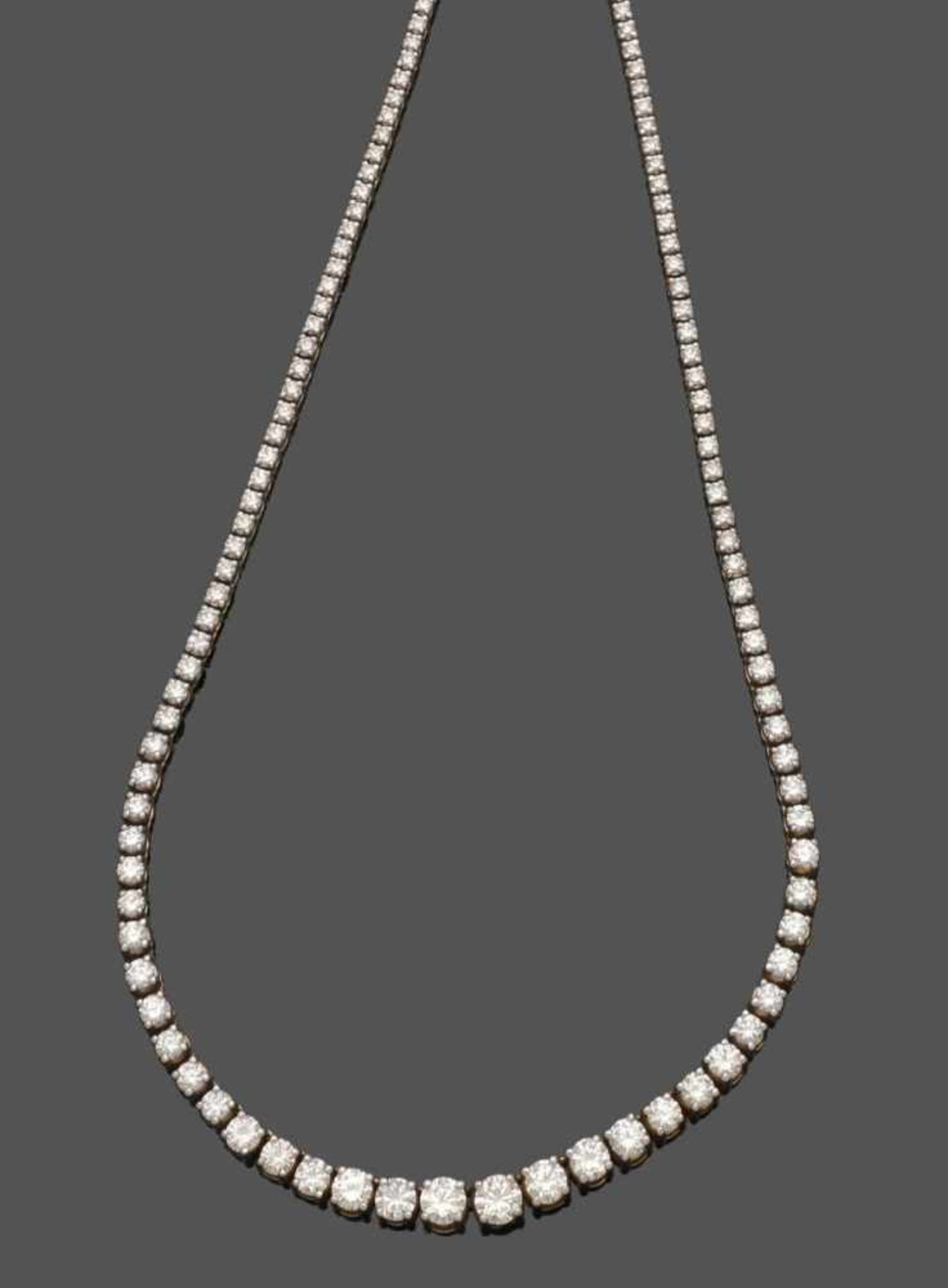 Brillantcollier im Verlauf 585er GG, gestemp. Punze: 12.39. 129 Brillanten zus. 12,39 ct. L. 40 - Bild 6 aus 6