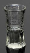 Logenglas sog. Kanone Um 1910. Farbloses Glas. Wandung mit fein geschnittenen Freimaurersymbolen,