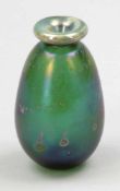 Vase Robert Coleman, Mount Vernon (USA) 1982. Grünes Glas mit metallischen Einschmelzungen.