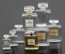 7 Flakons Chanel Farbloses Glas, formgepresst. Bez. z. T.: Chanel France - Eau de Parfum 50 ml (