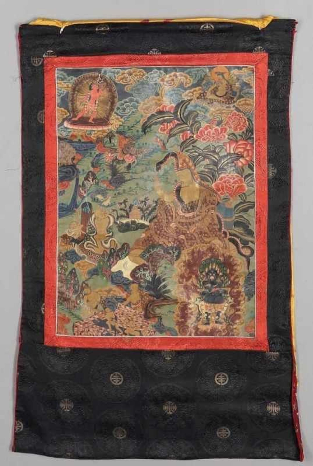 Thangka Nepal/Tibet, 19. Jahrhundert. Gouache/Leinen. Seidenbrokat. 62 x 46 cm. 100 x 69 cm. - Bild 2 aus 2