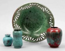 3 Vasen und 1 Schale mit Durchbruch Richard Uhlemeyer, Hannover u. a. Keramik, heller Scherben,