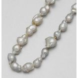 Südsee-Keshi-Perlencollier 32 weiß-/silbergraue Südsee-Keshi-Perle in sehr feinem Lüster. D. 15-11