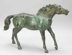 Künstler des 20. Jahrhunderts - Wildpferd - Bronze. Grün patiniert. 53 x 85 x 20 cm. Ber.