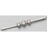 Stabnadel mit drei Brillanten A three stone diamond brooch 585er WG, gestemp. 2 hochwertige