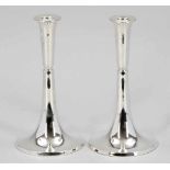 Paar Tafelleuchter / Pair of Candlesticks 925er Silber. Punzen: Herst.-Marke, 925. H. 20 cm. Gew.: