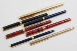 4 Kugelschreiber und 3 Füllfederhalter Dupond. Teilw. 18 ct Goldfeder. L. bis 14 cm.