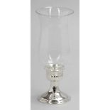 Windlicht 925er Silber. Punzen: Herst.-Mark, Sterling. H. 22,5 cm. Gew.: 272 g (gewichtet).