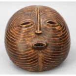 Maske Luba/Zaire bzw. DR Kongo. Holz. 40 x 37 cm.