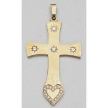 Kreuz-Anhänger mit Brillanten und Herz 585er Roségold, gestemp. 4 Brillanten zus. ca. 0,8 ct und