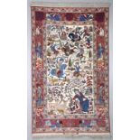 Täbriz Aserbaidschan. Wolle. 233 x 146 cm. Elfenbeinfarbener Grund mit zahlreichen Figuren, teilw.