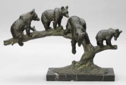 Anton Büschelberger 1869 Eger - 1934 Dresden - Vier junge Bären auf Baum - Bronze. Olivgrün