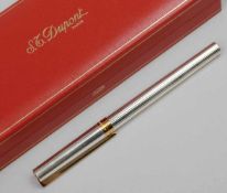 Kugelschreiber Dupont. Versilbert. L. 14 cm. Im Etui.