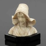 Künstler um 1900 - Frau mit Haube - Alabaster. Schwarzer Steinsockel. H. o./m. Sockel: 12/14 cm.