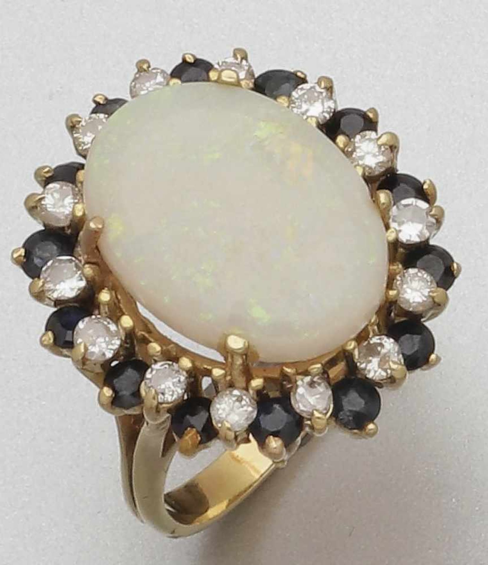 Damenring mit Opal, Brillanten und Saphiren A Lady's opal, diamond and sapphire ring 585er GG,