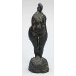Künstler des 20. Jahrhunderts - Stehender weiblicher Akt - Bronze. Braun patiniert. 6/20. H. 26