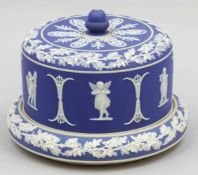 Große Käseglocke Wedgwood. - Musizierende Putten und Eichenlaub - Hellblaue und mittelblaue