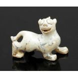 Kleine Schnitzerei China. - Bixie - Nephrit-Jade. L. 3,5 cm. Grabbeilage zum Vertreiben böser