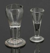 Schnapsglas (Wachtmeister) Lauenstein, um 1810. Farbloses Glas. Abriss. H. 10,5 cm. - Zustand: