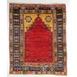 Gebetsteppich Kaukasus, frühes 20. Jahrhundert. Wolle. 138 x 111 cm. - Zustand: Kl. Besch. Rotes