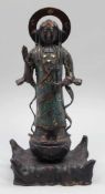 Guanyin China, um 1900. Bronze. Cloisonné. H. 51 cm. Stehende Darstellung auf einem Lotusthron mit