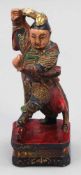 Figur des "Ne Zha" China. Holz. Polychrom bemalt. H. 21 cm. Auch bekannt als der Dritte