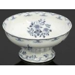 Fußschale Villeroy & Boch, Wallerfangen 1874 - vor 1930. - Blumen - Keramik, heller Scherben. Weiß