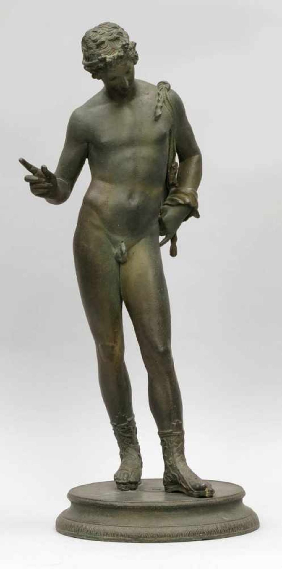 Italien (wohl Neapel), 19. Jahrhundert. - Dionysos (sog. Narziss von Pompeji) - Bronze. Olivgrün