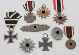 Konvolut 9 Orden Deutschland, 1914-45. EK 2. Klasse (2 St.), Kriegsverdienstkreuz mit Schwertern
